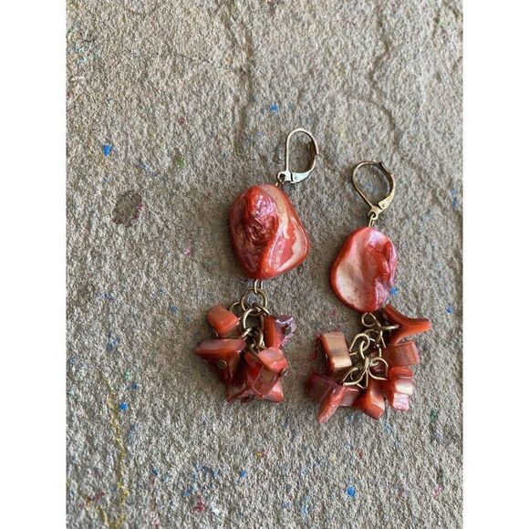 Vintage Earrings Shell Dangle Pink Red Metallic Beach NG - Picture 4 of 7